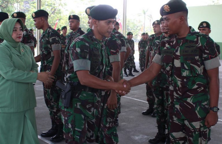 Danyonif Mekanis Raider 413 Kostrad Memimpin Upacara ...