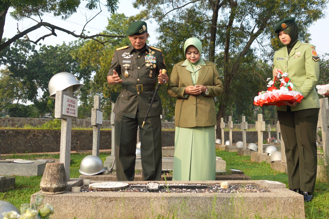 Pangkostrad Pimpin Ziarah Ke Taman Makam Pahlawan Nasional Kalibata