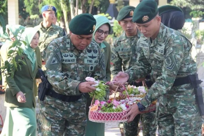 Ajen Divif 2 Kostrad Ikuti Kegiatan Ziarah Rombongan Pimpinan Kasdivif